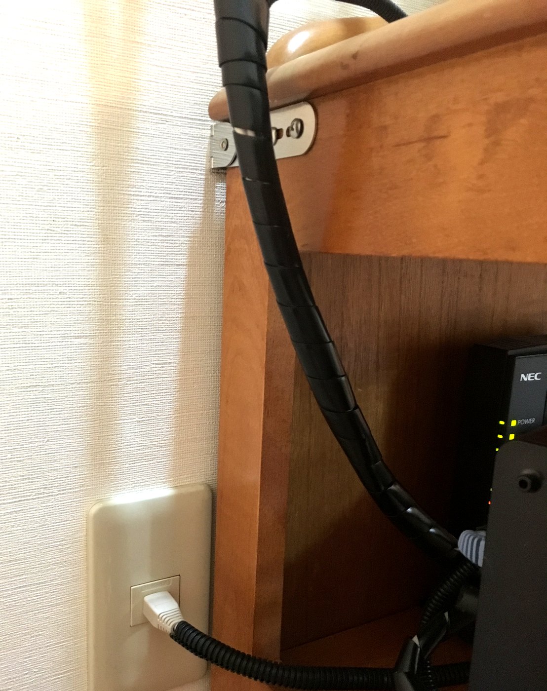 配線チューブで保護したコード